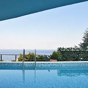 Appartamento In Ziza, Rooftop Swimming Pool Croazia